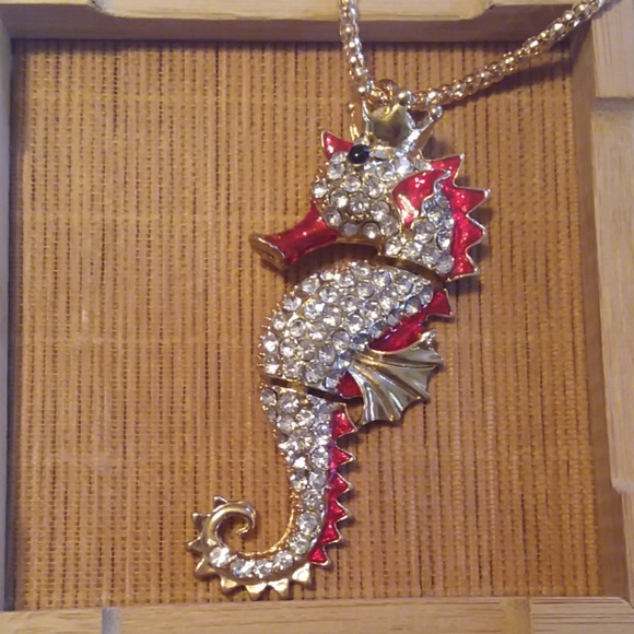 Red rhinestone seahorse statement necklace - Picture 2 of 6